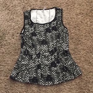 Women’s studio Y top size M